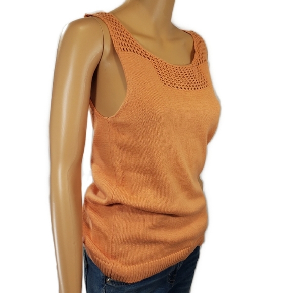 Chelsea and Theodore knit Sleeveless Sweat… - Picture 2 of 4